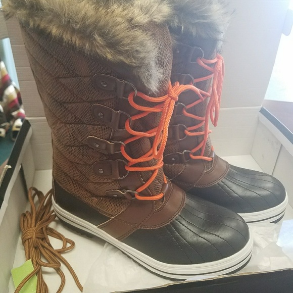 NWT Winter Boots with fur and 2 laces - Picture 5 of 7